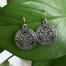 Load image into Gallery viewer, Hollow Floral Pattern Round Hanging Earrings For Women
