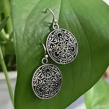 Load image into Gallery viewer, Hollow Floral Pattern Round Hanging Earrings For Women